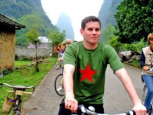 The views along the cycling way are ponds, fields, mountains and Yulong River.